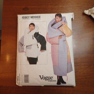 ISSEY MIYAKE Coat Pattern (Vogue #1859) 1990's